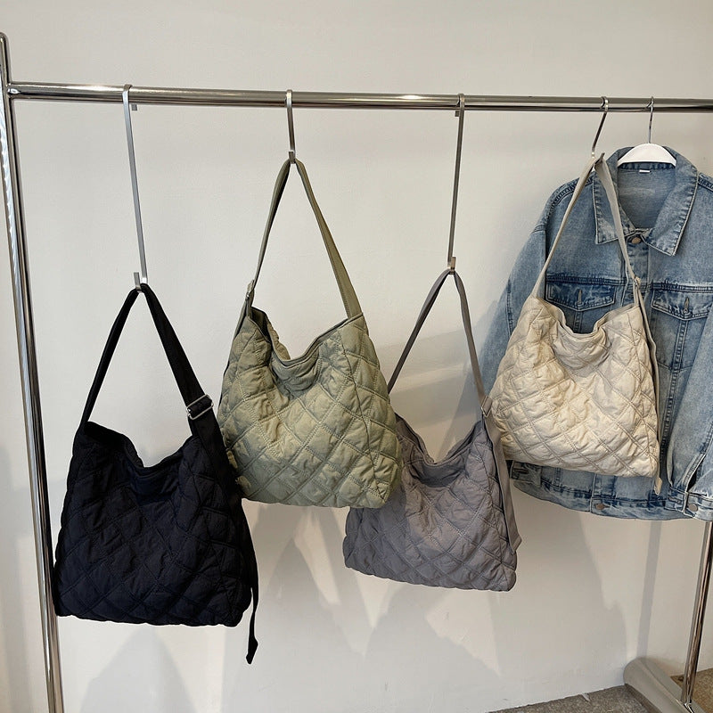 Gestepptes Weiches Stoff Schultertasche Karnz