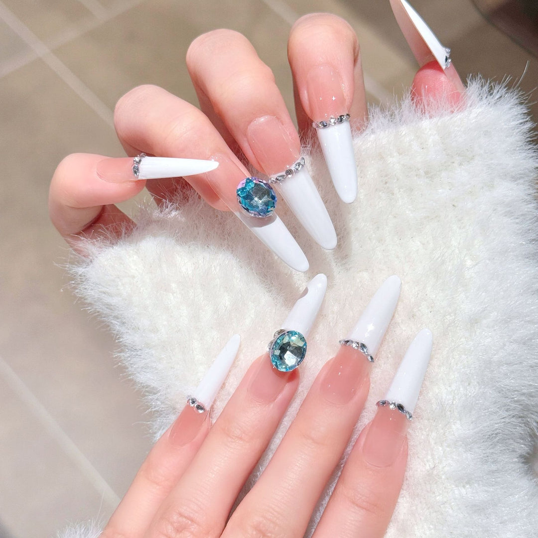 Luxus Strass-betonte Stiletto Press-On Nagelkunst Karnz