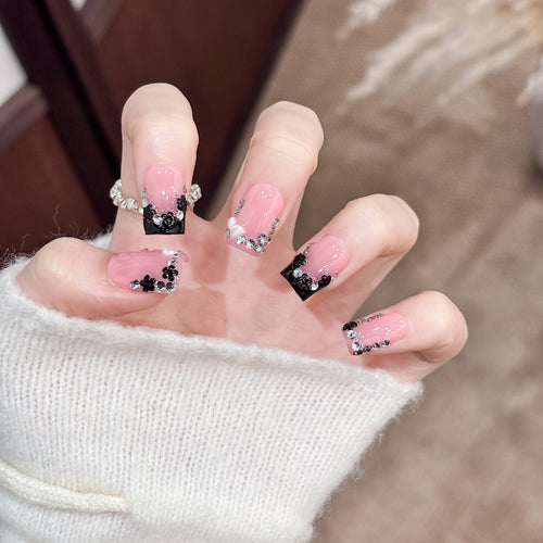 Dekorative Glam Nagelspitzen