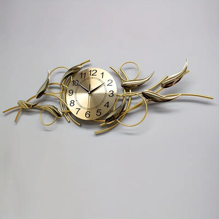 Verschnörkelte dekorative Metallwanduhr Karnz