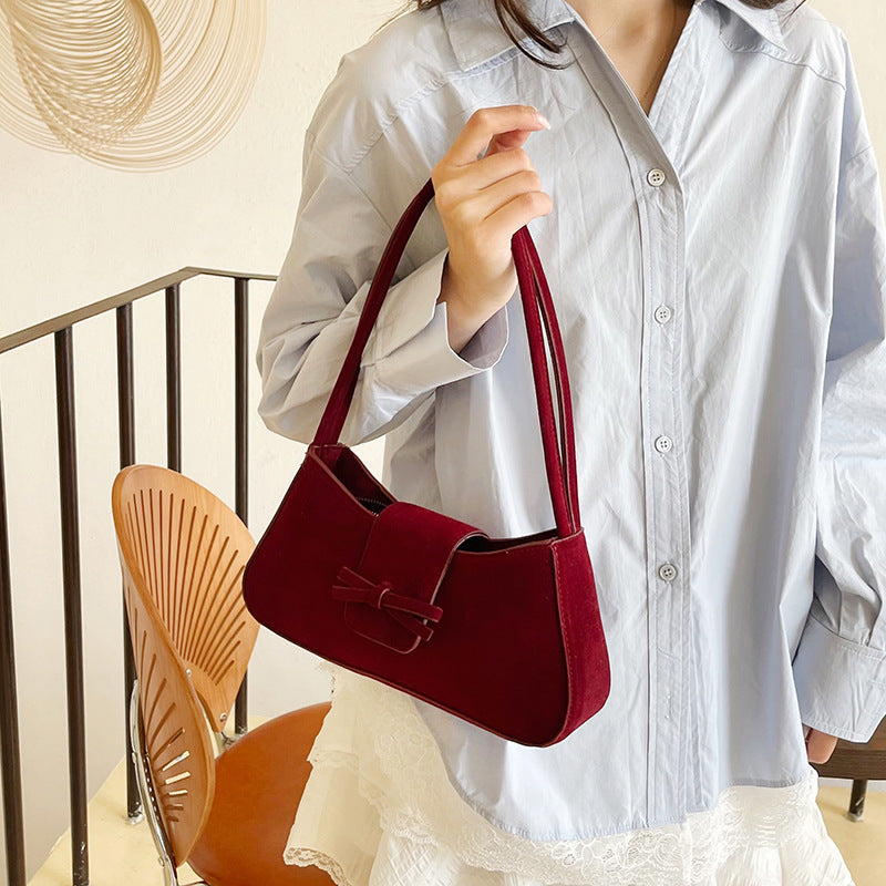 Elegante Samt-Handtasche mit Schleifendetail Karnz
