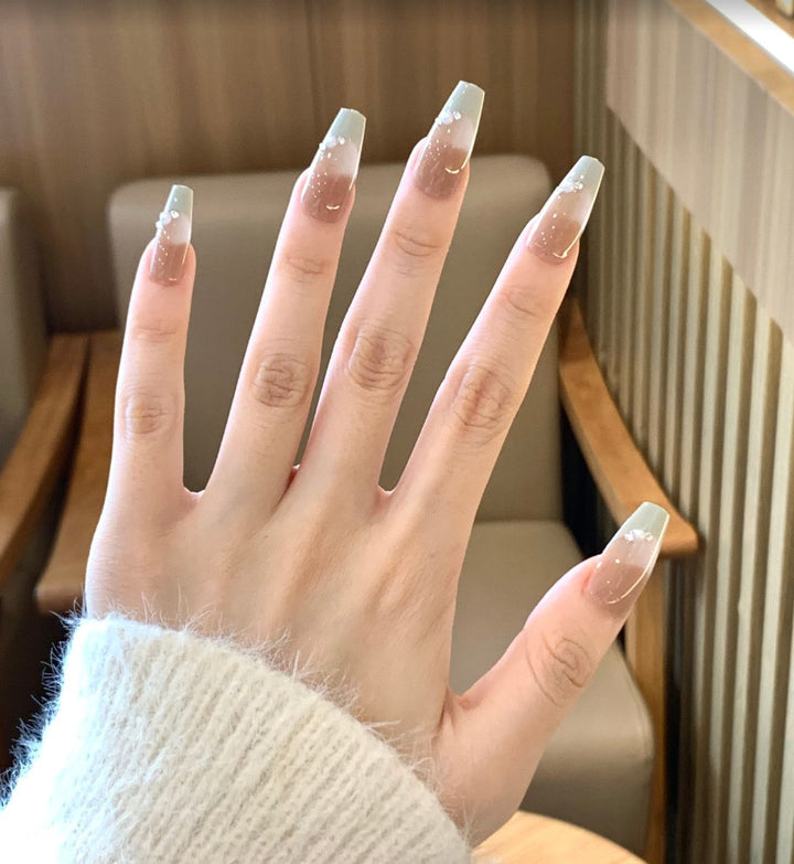 Dekoratives Press-On Nail Art Set mit niedlichen Schleifenakzenten Karnz