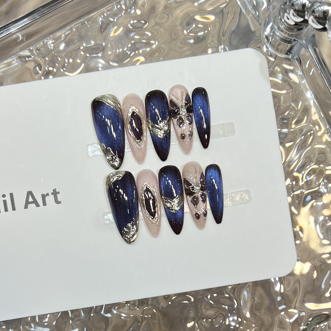 Elegante Stiletto Press-On Nagelkunst Set mit Edelsteinakzenten Karnz