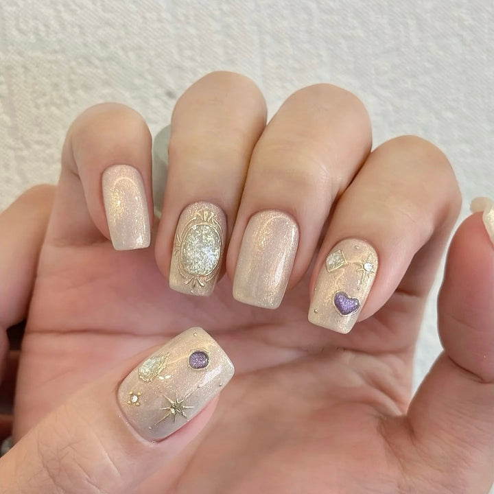 Dekoratives Press-On Nagelset mit Edelsteinakzenten 1790745833
