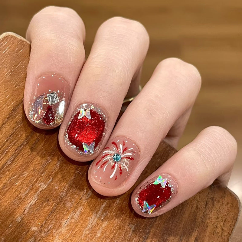 Kunstnagelset mit funkelnden Glitzer- und kreativen Designakzenten Karnz