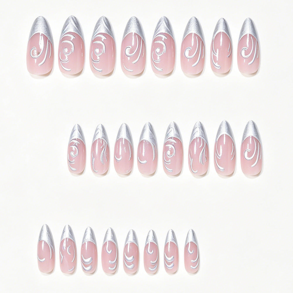 Aufwändig skulptierte Press-On Nail Art Karnz