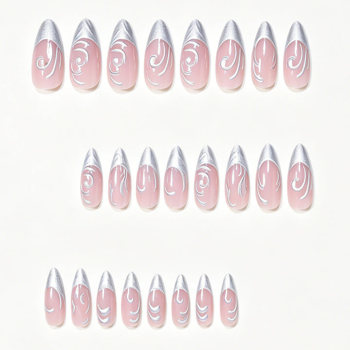 Aufwändig skulptierte Press-On Nail Art Karnz