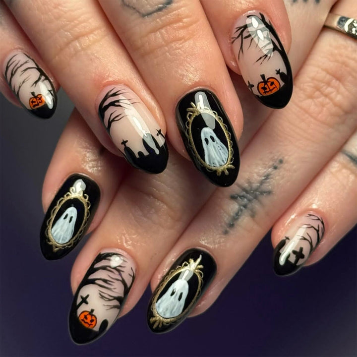 Kreatives Halloween Kunstnagelset mit Geister- und Kürbisdesigns Karnz