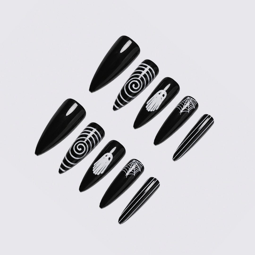 Kunstnagelset mit stilvollen Halloween-Motiven Karnz