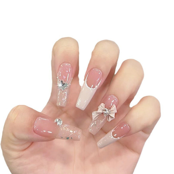 Kunstfingernägel mit Glitzerakzenten und Verspielten Motiven Karnz