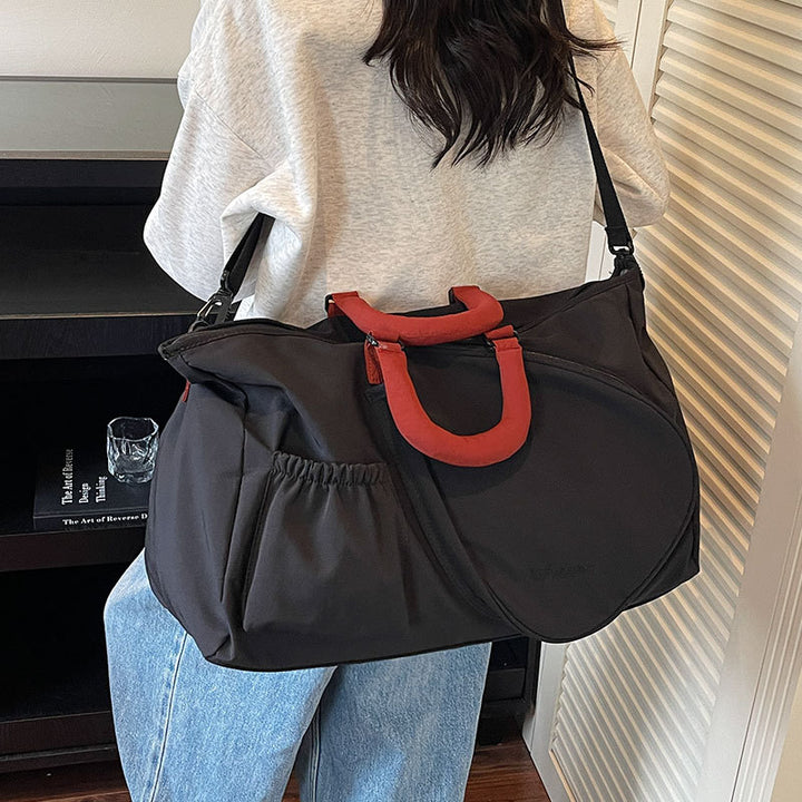 Multifunktionale Reisetasche mit verstellbaren Trägern