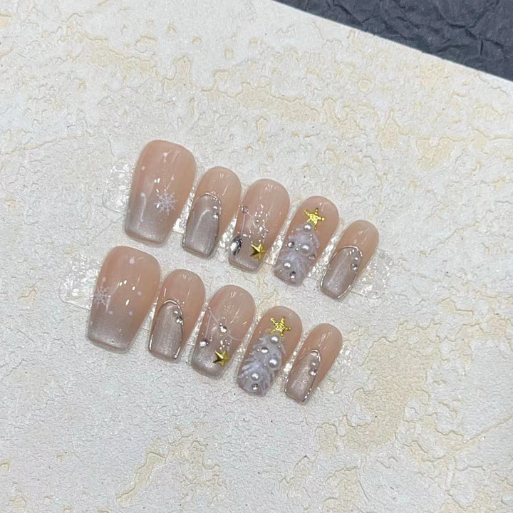 Elegantes Press-On Nagelkunstset mit dekorativen Schmuckakzenten Karnz