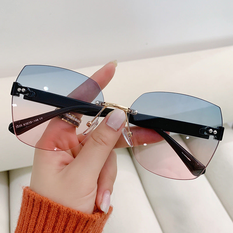 Damen elegante Sonnenbrille mit innovativem Design Karnz