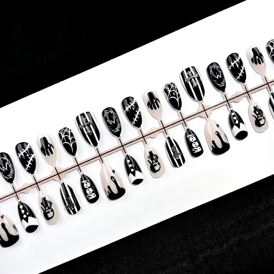 Themenbezogenes Gothic Press-On Nail Set