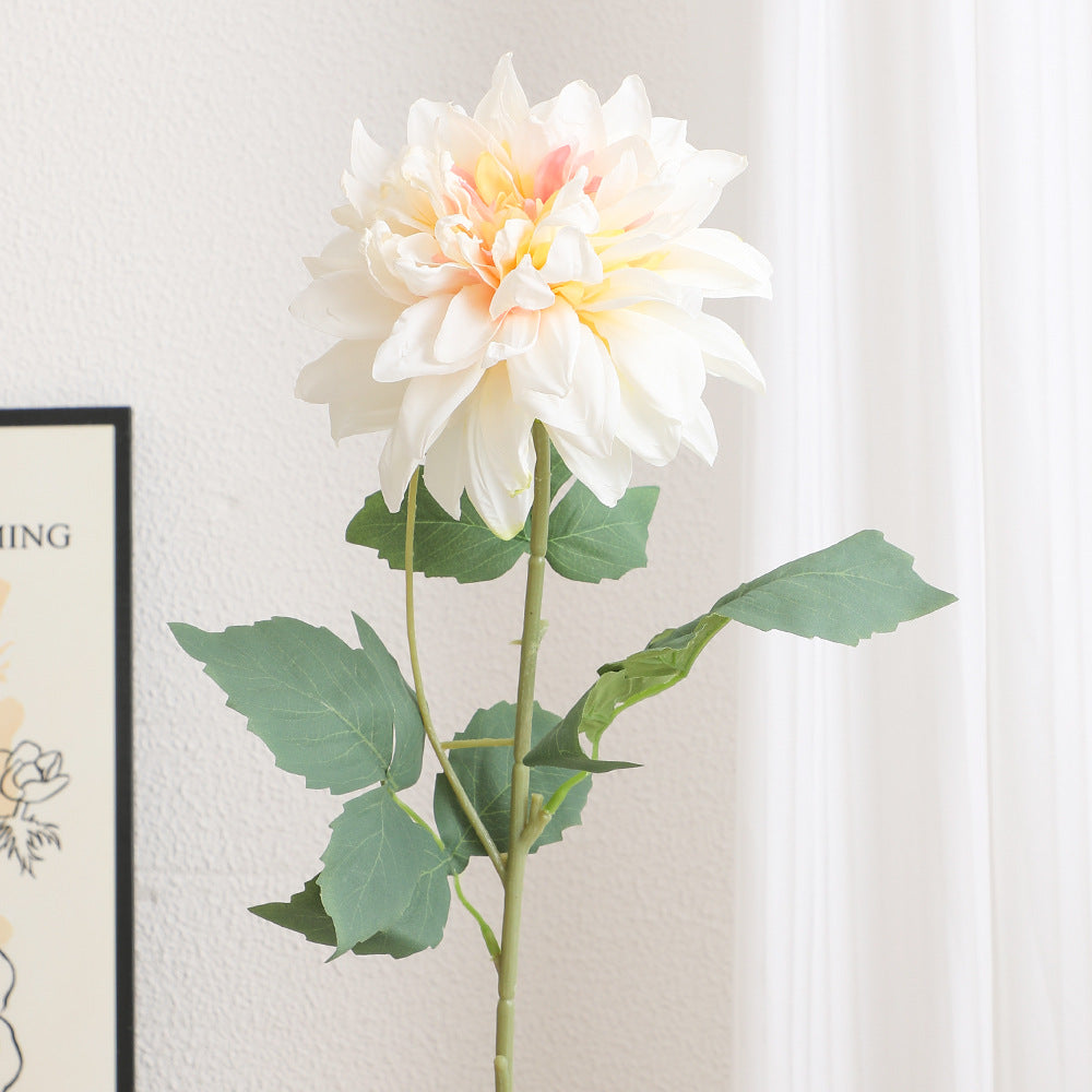 Kunstblumenstrauß mit lebensechten Details Karnz