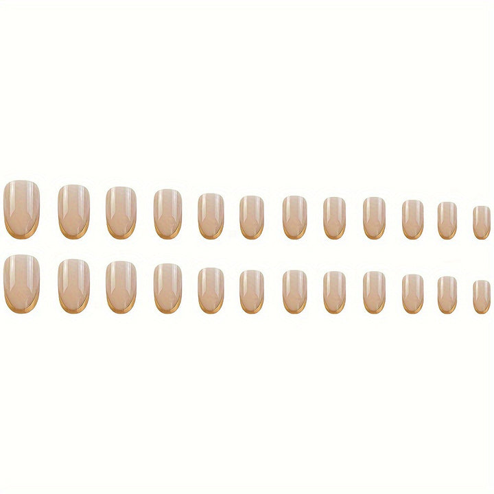 Kunstnägel mit Elegantem Goldfrench-Tipp Karnz