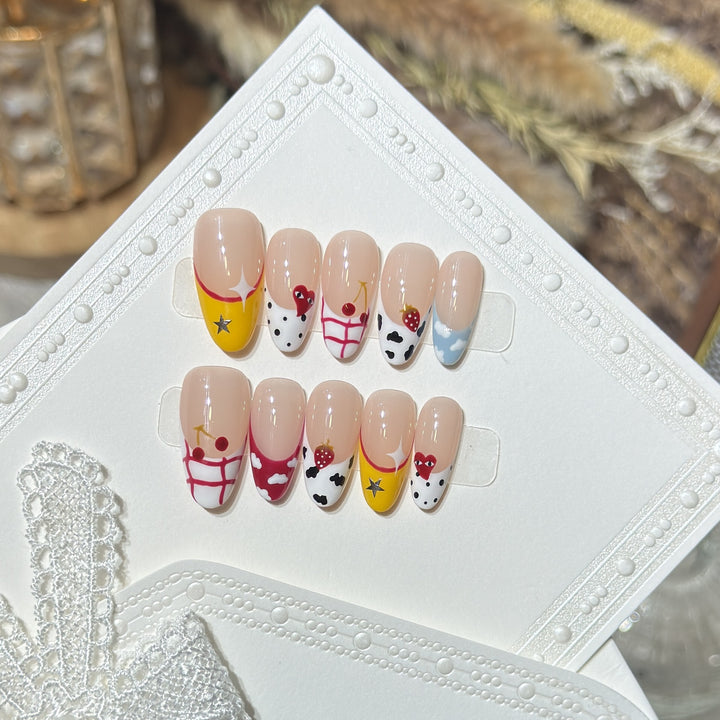 Kreatives fruchtfarbenes Press-On-Nagelset Karnz