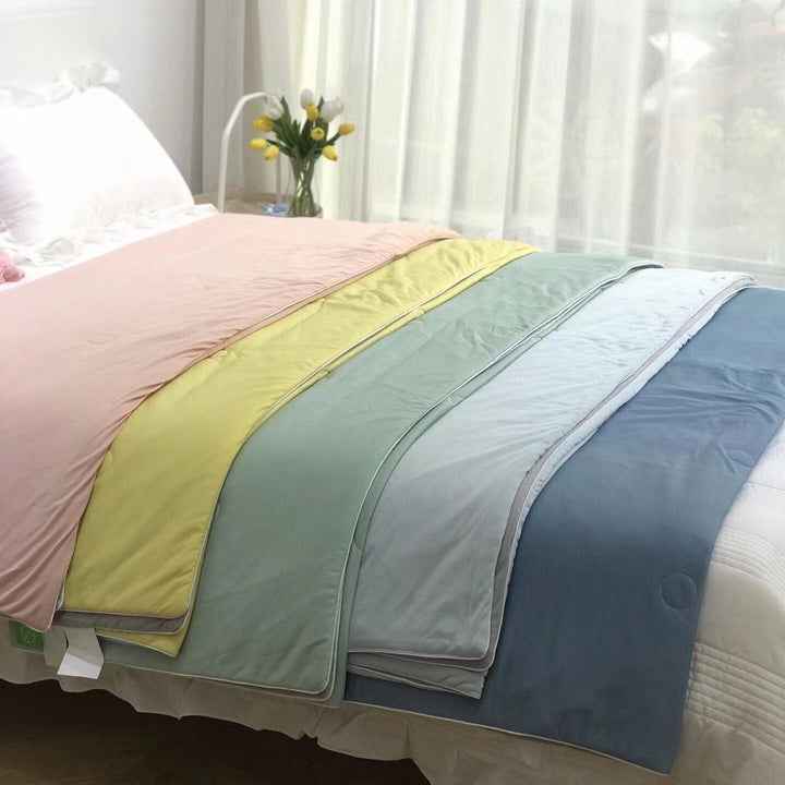 Leichte Wendbare Sommer-Steppdecke mit kühlender Mikrofaserfüllung Karnz