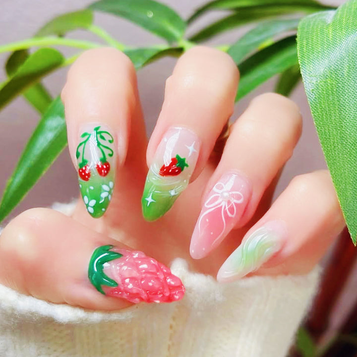 Kreatives, von Erdbeeren inspiriertes Nagelkunst-Set Karnz