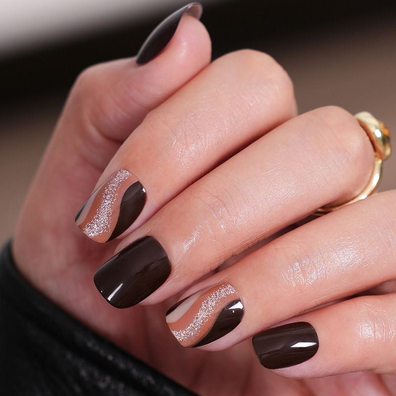 Stylisches Press-On-Nagelset mit schimmerndem Finish Karnz
