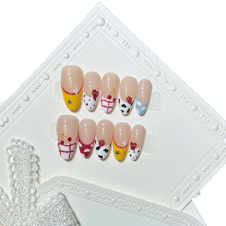 Kreatives fruchtfarbenes Press-On-Nagelset Karnz