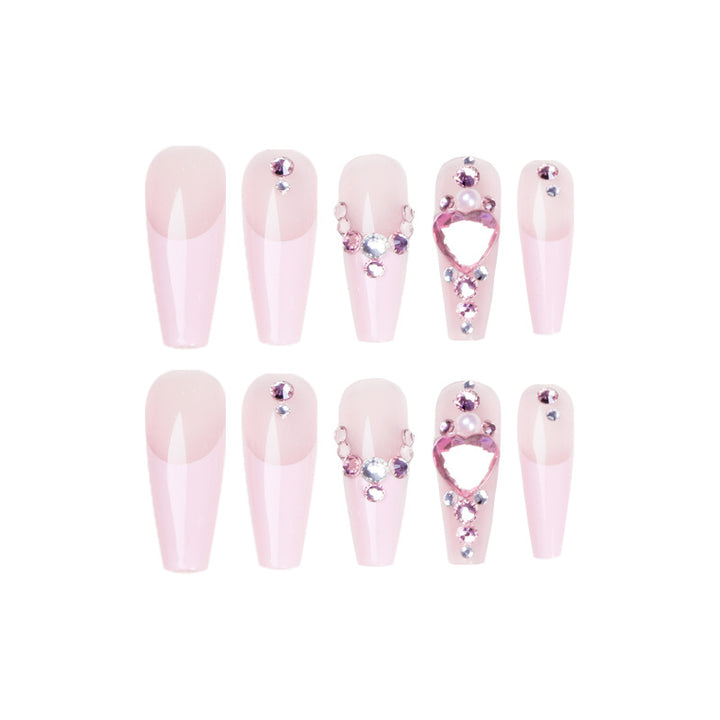 Glamouröse Nagelverlängerungen mit Glitzerverzierungen Karnz