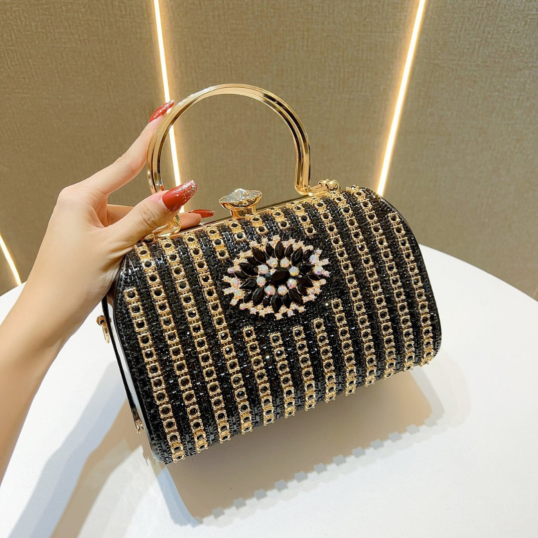 Vintage-inspirierte, mit Kristallen verzierte Handtasche
