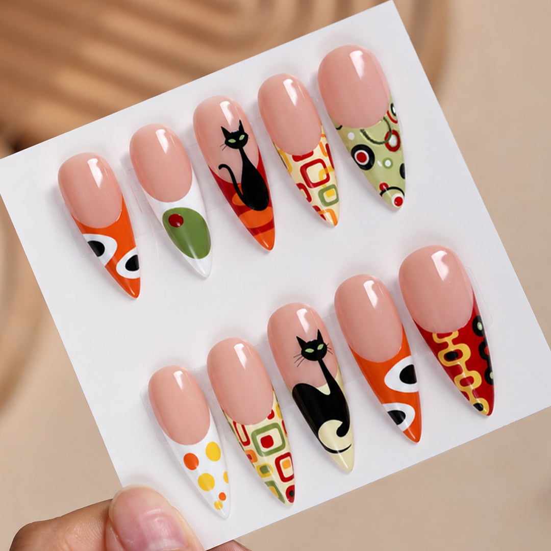 Kunstnagelset mit künstlerischen Motiven Karnz