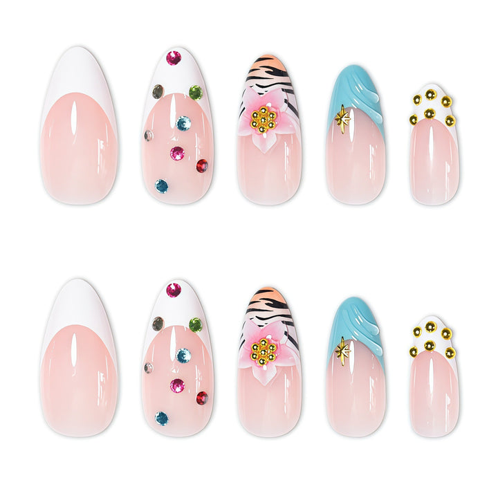 Künstlerische Stiletto-Nagelverzierungen mit einzigartigen Emblem-Akzenten Karnz