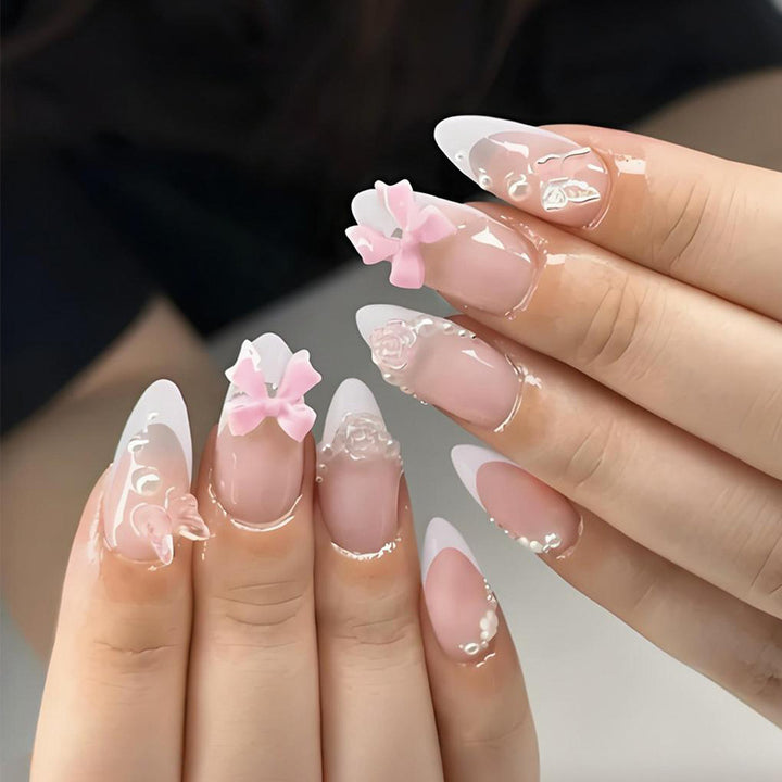 Kunstnagelset mit eleganten 3D-Blüten und trendigen Spitzen Karnz