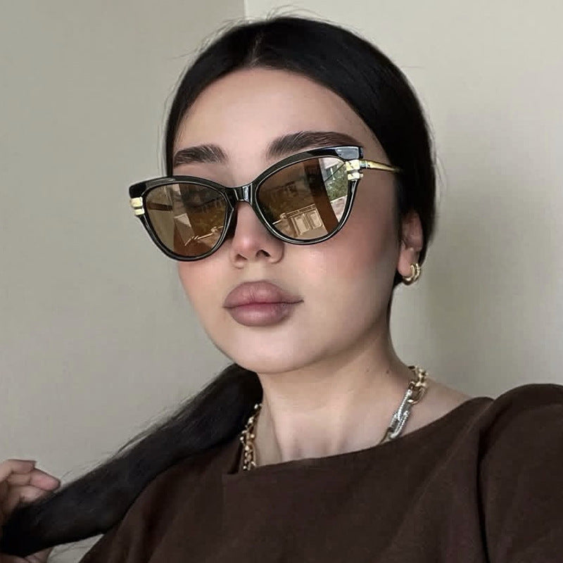 Damen Cat-Eye Sonnenbrille mit elegantem Kunststoffrahmen und goldenen Akzenten Karnz
