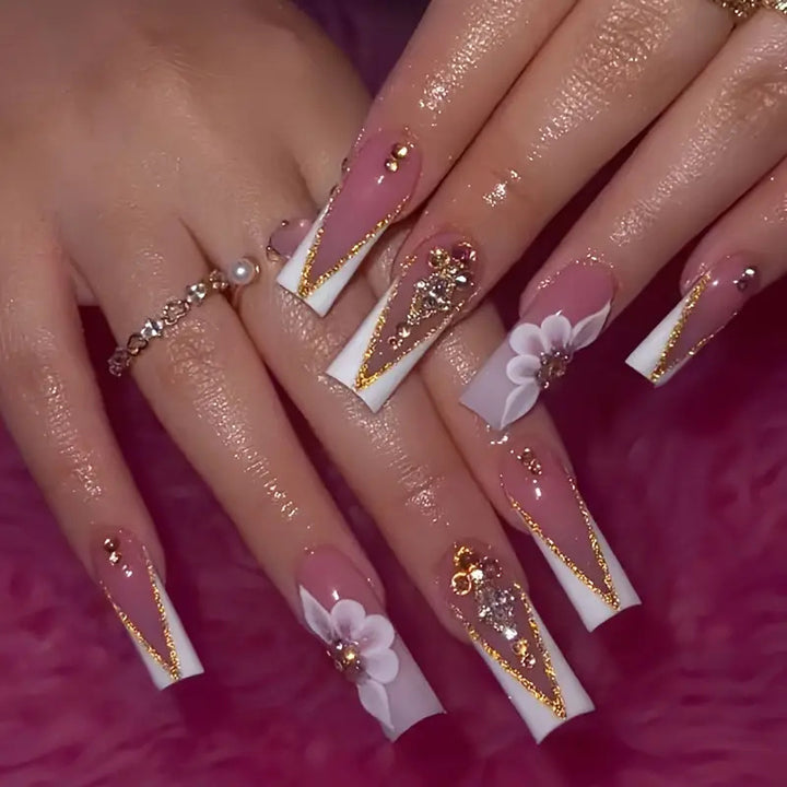 Aufwendiges florales Nagelkunst-Set Karnz