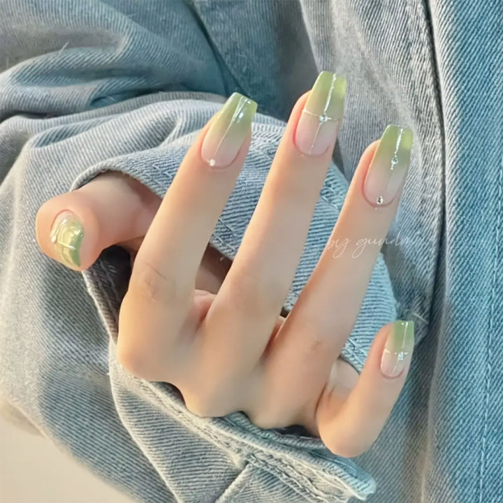 Stylische Acryl-Nagelkunst