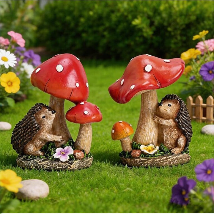 Niedliche Dekofigur mit Igel und Fliegenpilzen Karnz