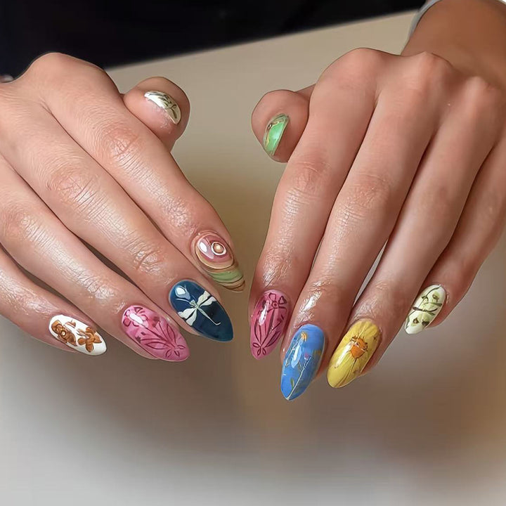 Kreative Kunstnägel mit Botanischen Motiven Karnz