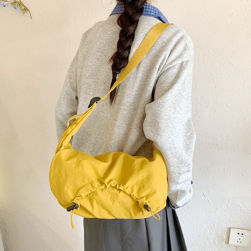Lässiger leichter Umhänge-Slingbag