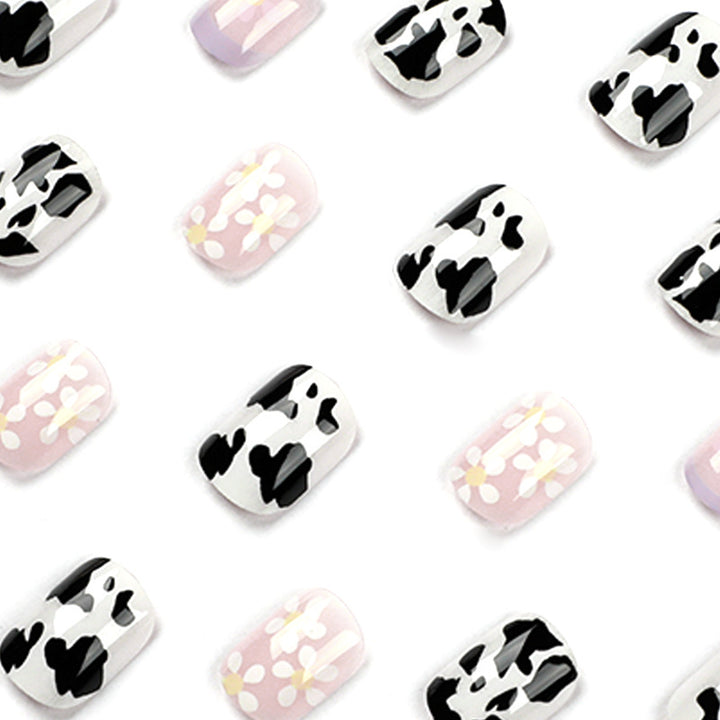Kreative Nagelkunst mit Blumen- und Tiermotiven Karnz