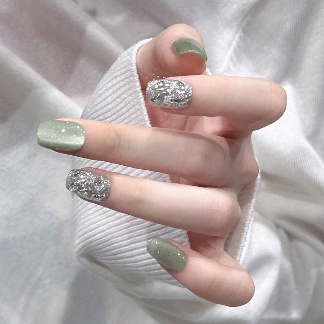 Glitzernde dekorative Press-On-Nagelkunst Karnz