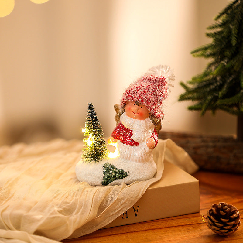 Niedliche Weihnachtsfigur mit Lichterschmuck Karnz
