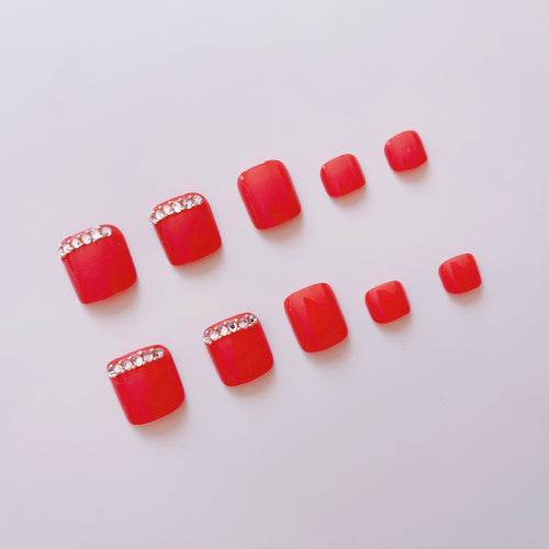 Kunstnagelset mit glitzernden Akzenten und exquisitem Design Karnz