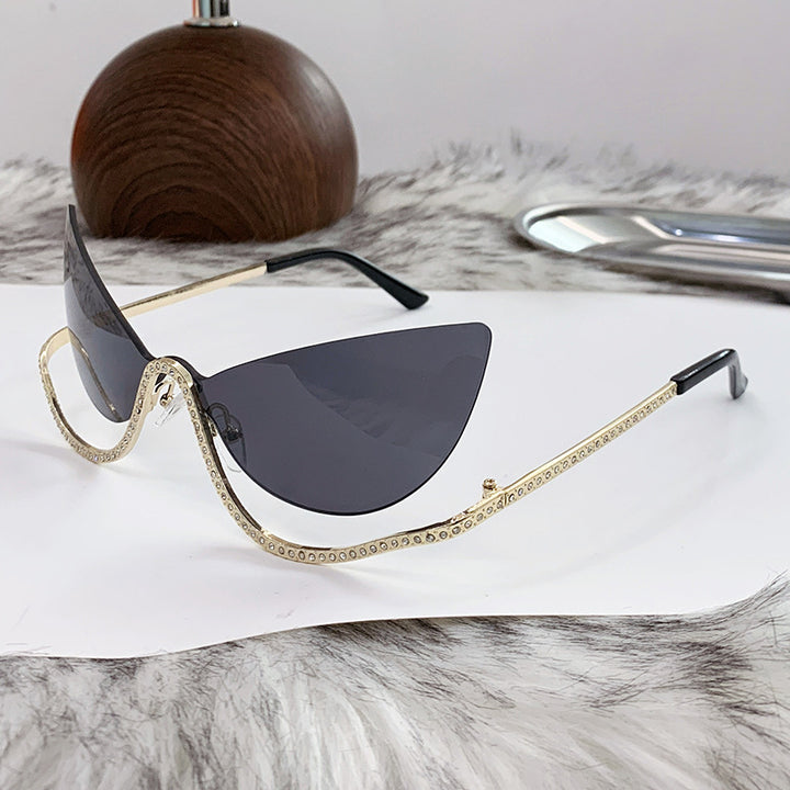 Damen extravagant geformte Cat-Eye Sonnenbrille mit funkelnden Applikationen Karnz