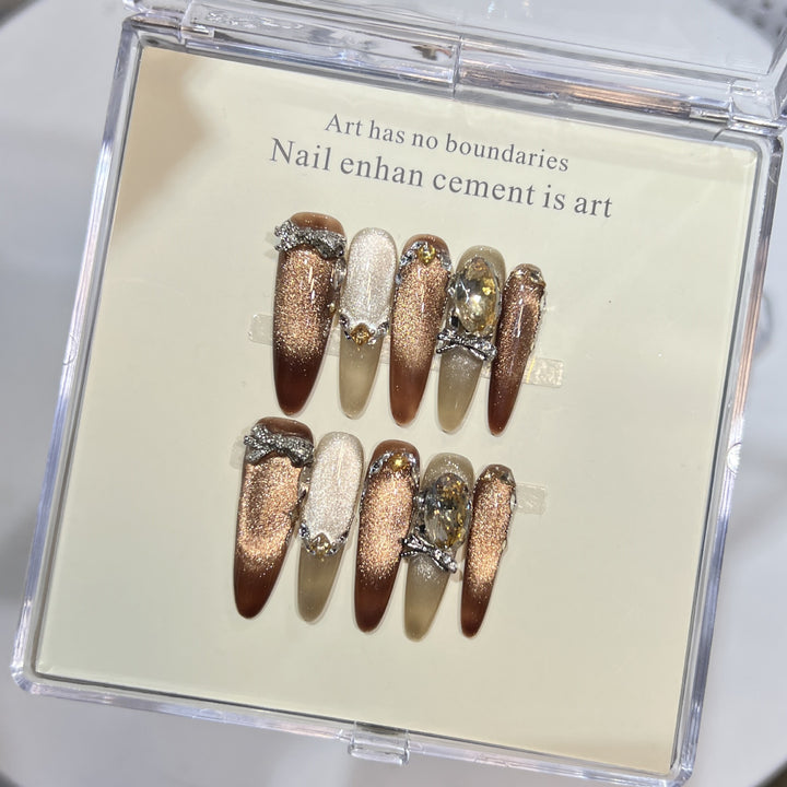 Künstlerisches Stiletto Press-On Nagelset mit Edelsteinakzenten Karnz