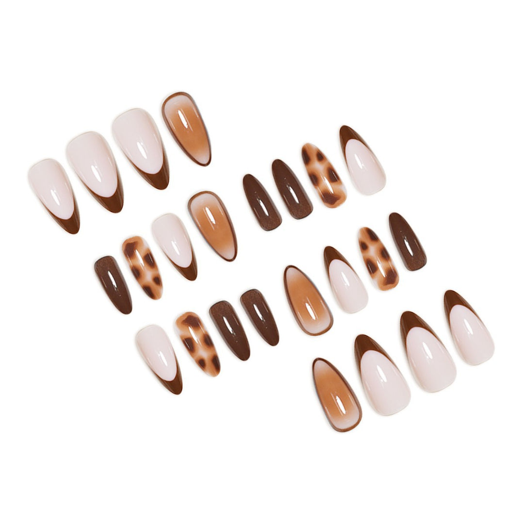 Künstlerisches Stiletto Press-On Nagelset mit modernem Design Karnz