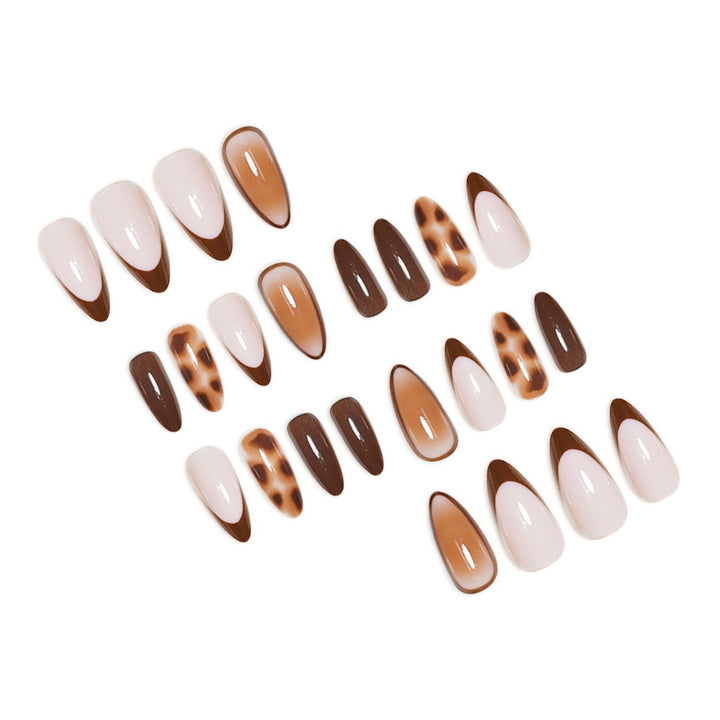 Künstlerisches Stiletto Press-On Nagelset mit modernem Design Karnz