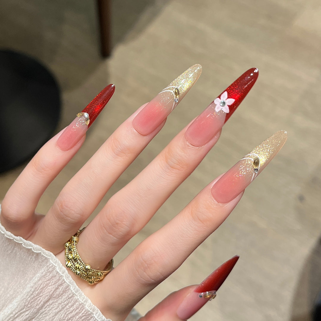 Dekorative Lange Stiletto Press-On Nagelkunst Karnz