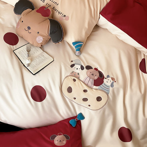 Gestreiftes Baumwollbettwäsche-Set mit Applikations-Pony und Pom-Pom-Kissenbezügen