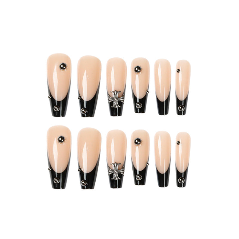 Stilvolle Kunstnägel mit extravagantem Design Karnz