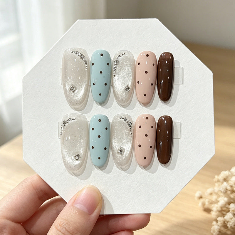Luxuriöses dekoratives Press-On-Nagelset Karnz