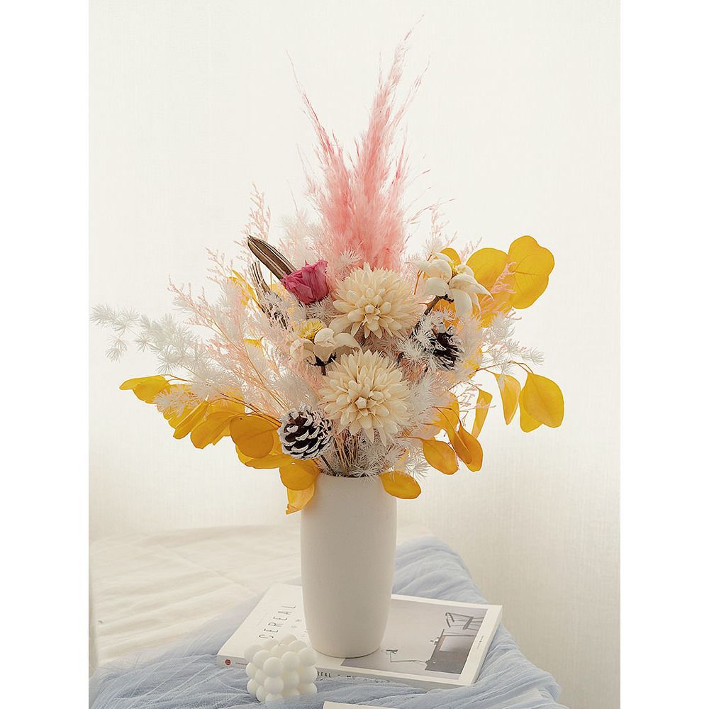 Elegante Trockenblumenarrangement