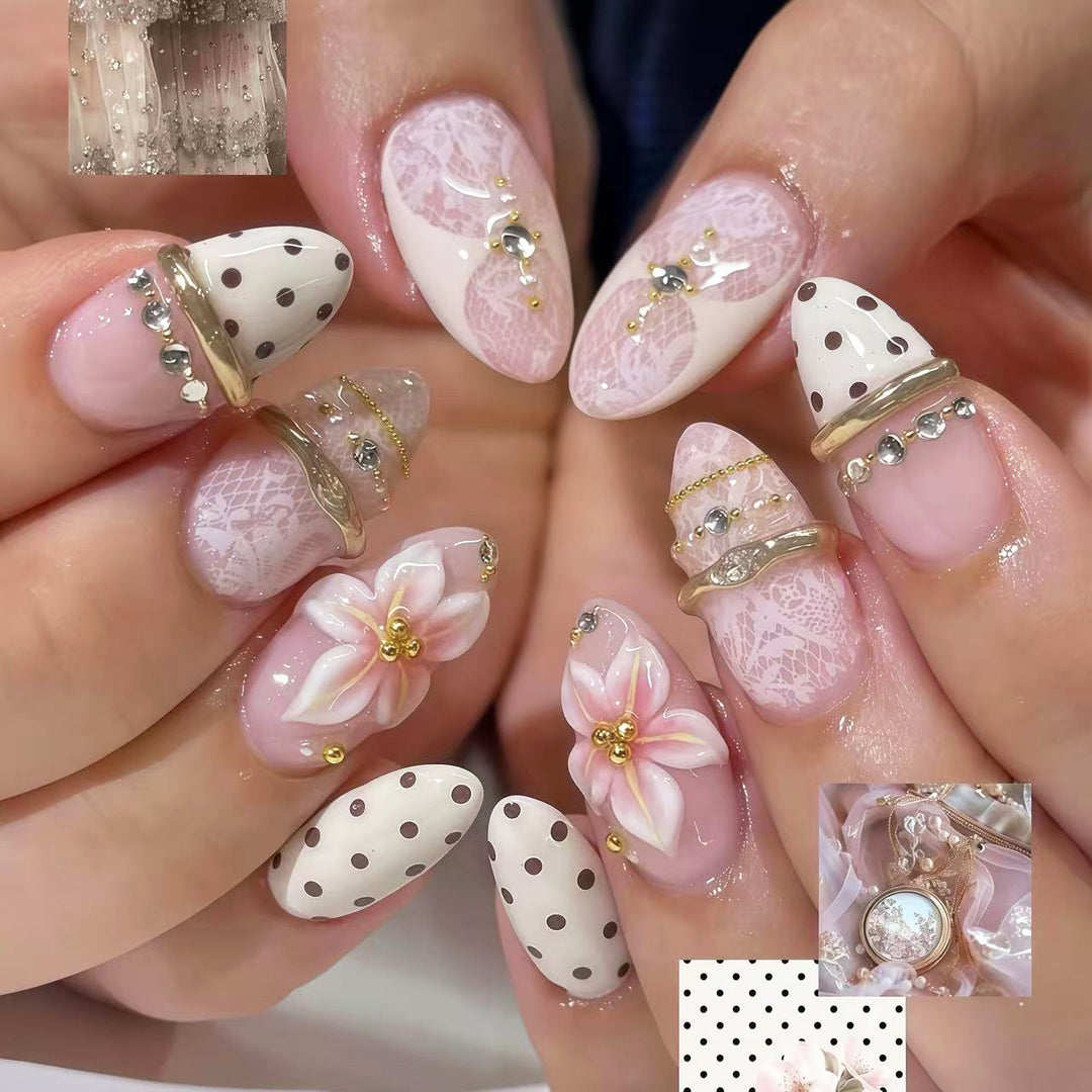 Dekoratives Floral- und mit Edelsteinen verziertes Press-On-Nagelset